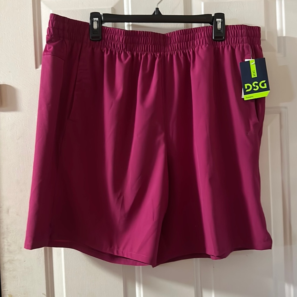 DSG AGILITY SHORT: WILD BERRY: NEW WITH TAGS: SIZE 2XL
